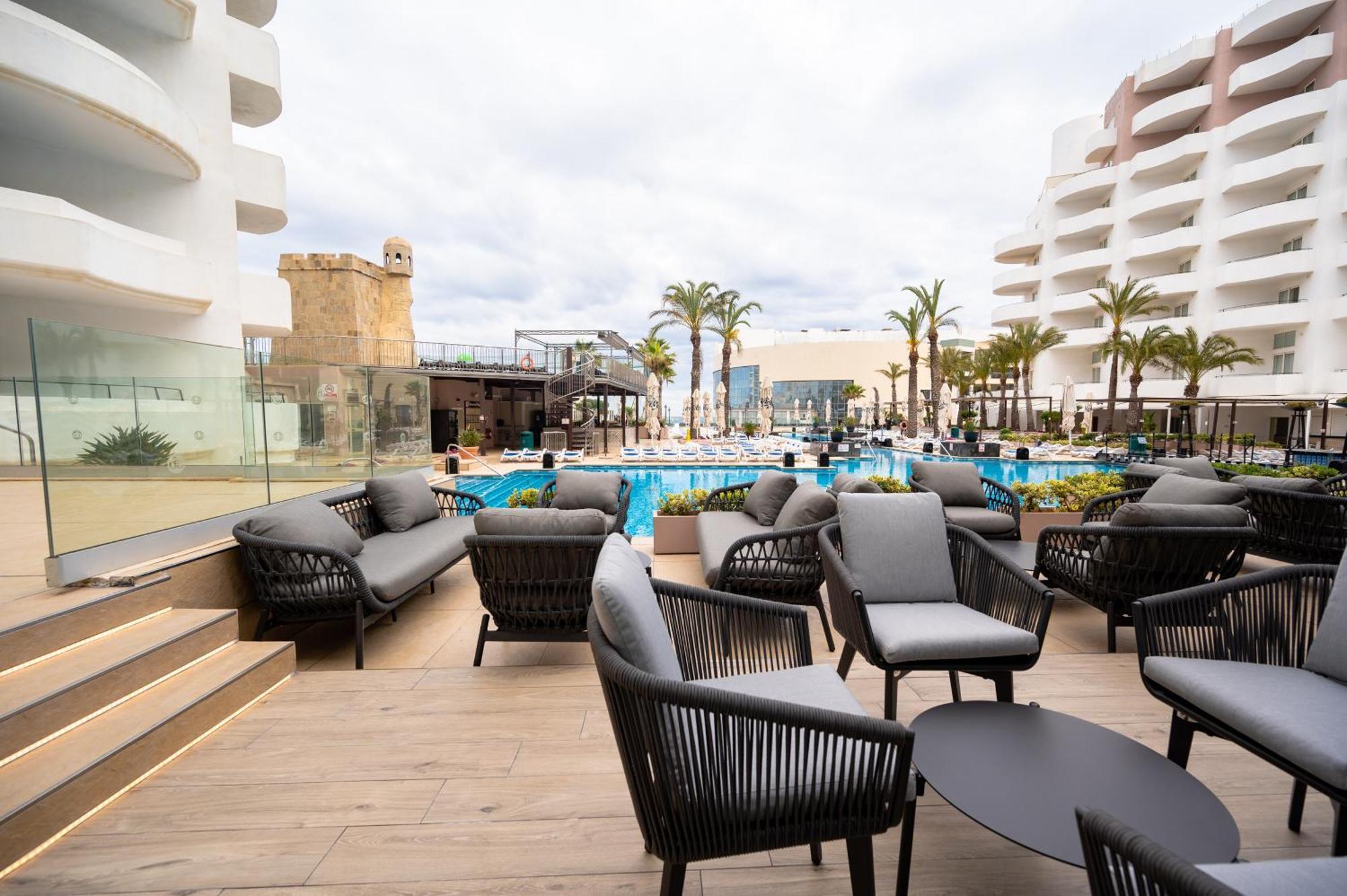 Deluxe Double Room Balcony Sea View Executive Lounge access
